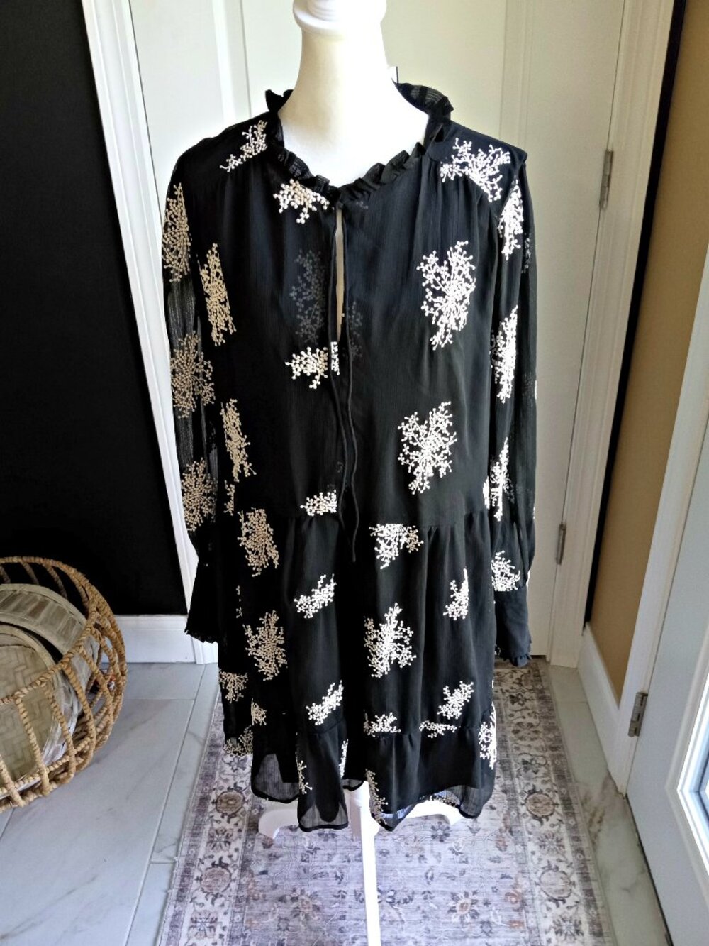 BEAUTIFUL Raised EMBROIDERED FLOWER OVERSIZED FLOWY DRESS